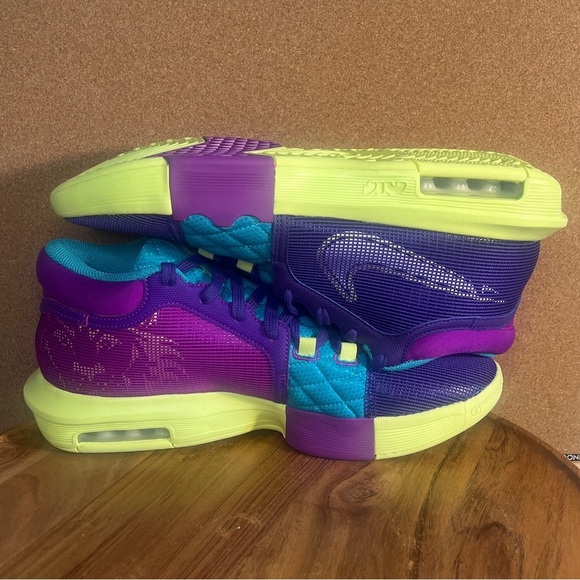 Nike 
Lebron james 
Witness 8
Girls purple
NWOT - Picture 4 of 13